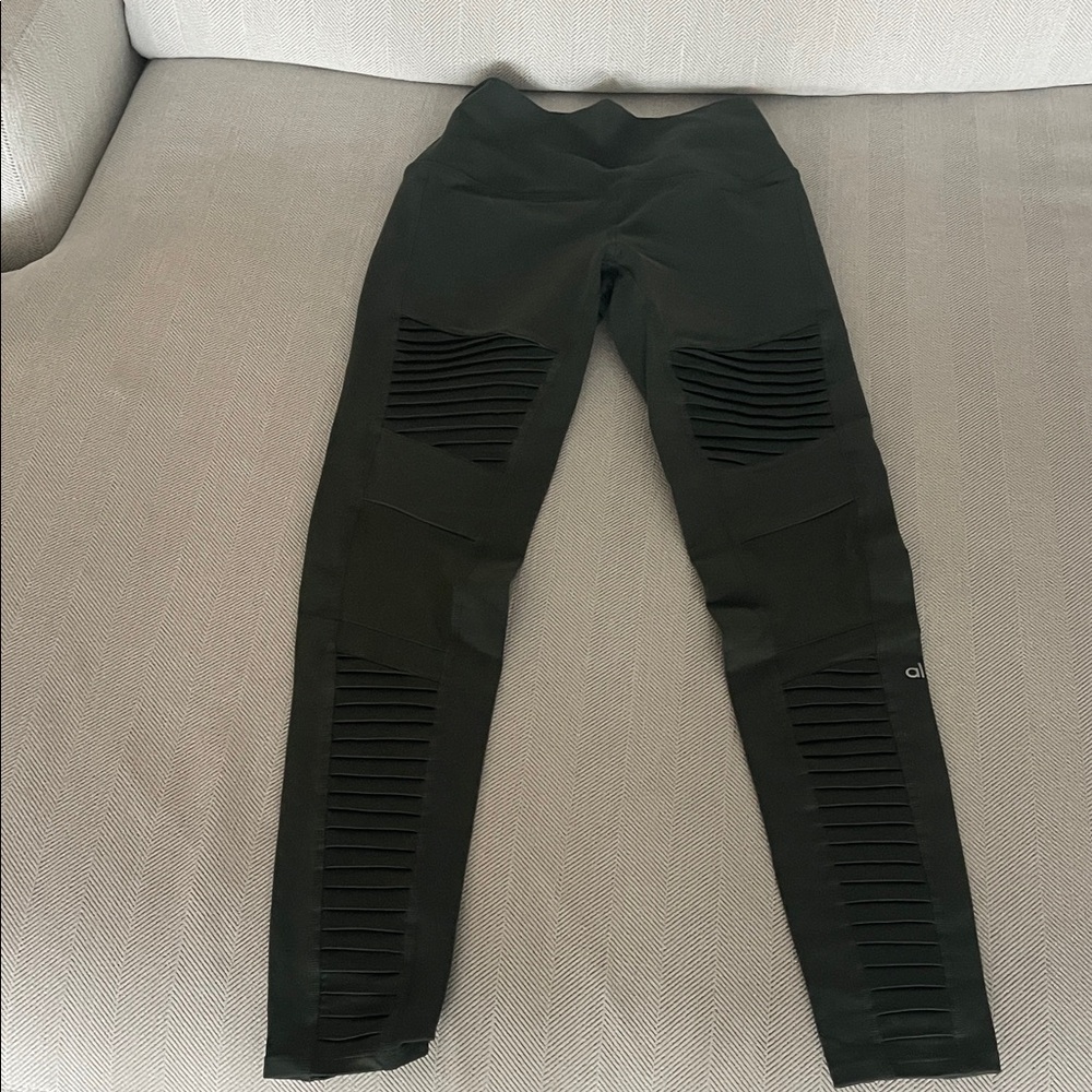Black Leggings with Ribbed Detail
